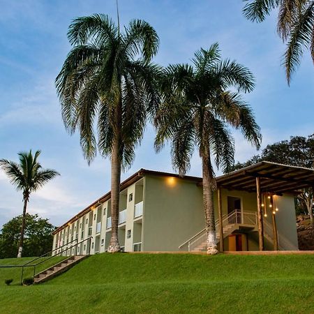 Hotel Fazenda Vale Da Cachoeira Серра-Негра Екстер'єр фото